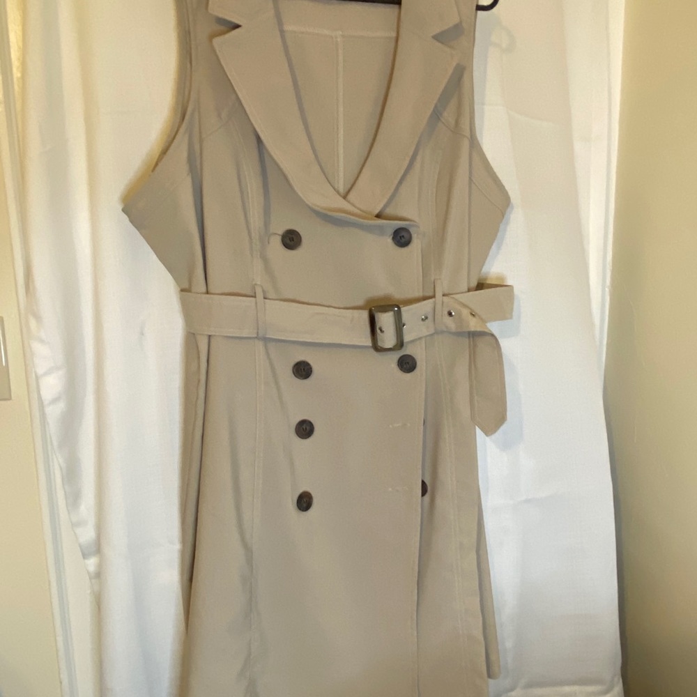 Sleeveless belted dress